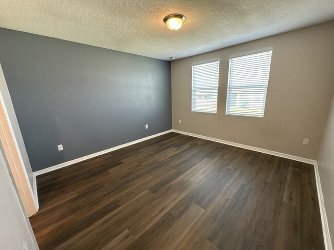 Building Photo - 512 Mckenna Dr