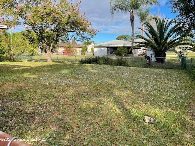 Building Photo - 363 Emerson Dr NW