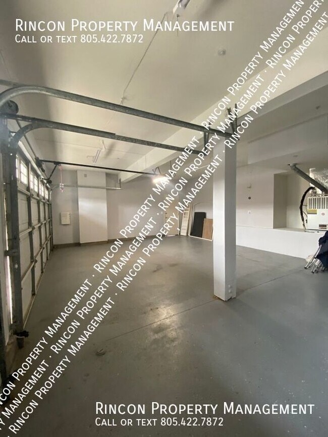 Building Photo - Spacious 4 Bedroom 3 Bathroom Home with Be...