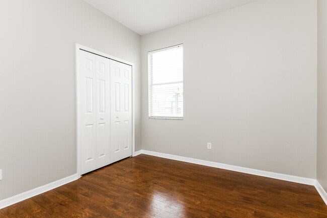 Building Photo - 323 Higher Combe Dr