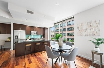 Building Photo - Bright Corner 1Bed/1Bath Condo in the Heart of Downtown Seattle!