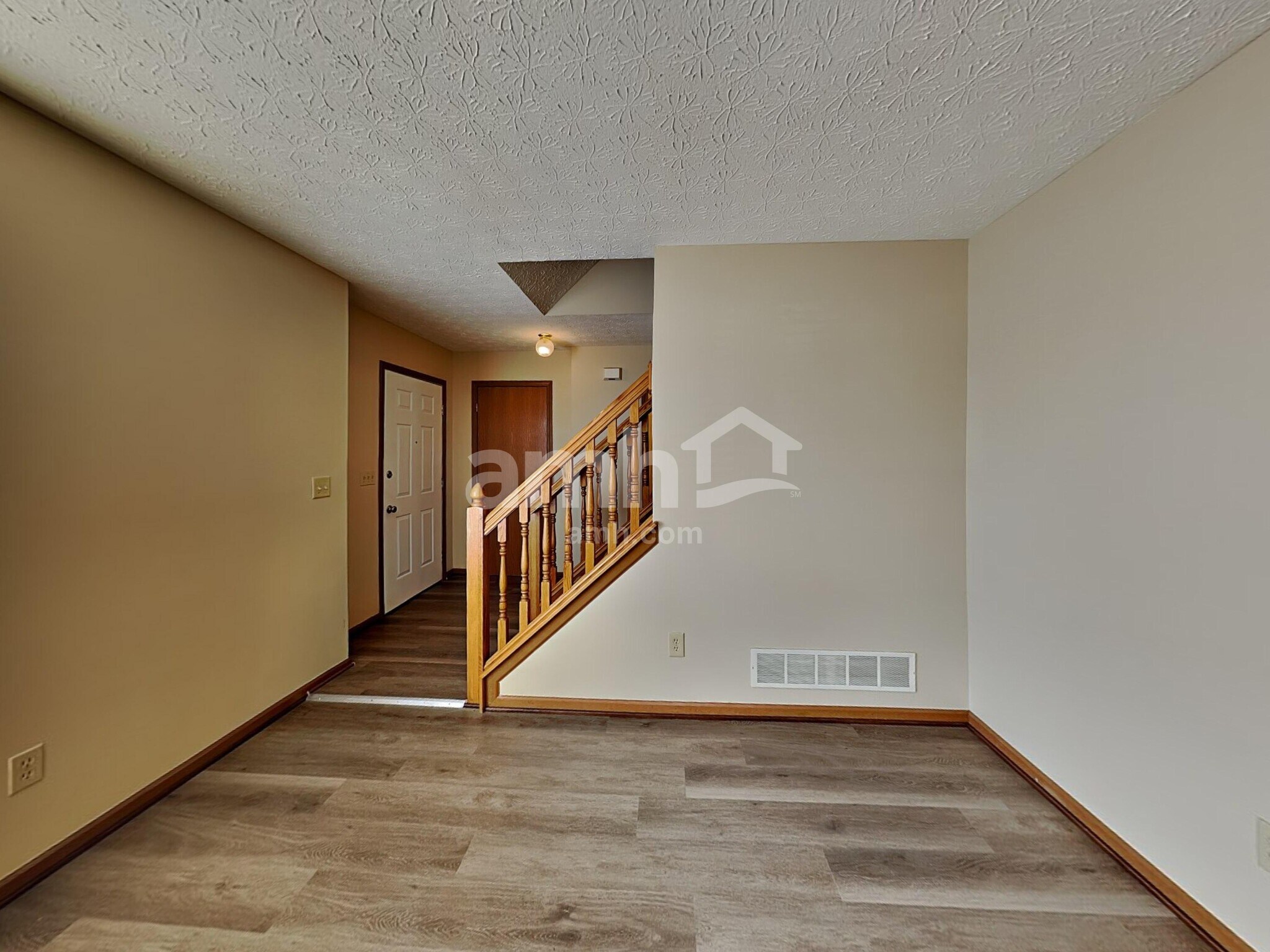 Building Photo - 8558 Rodebaugh Rd