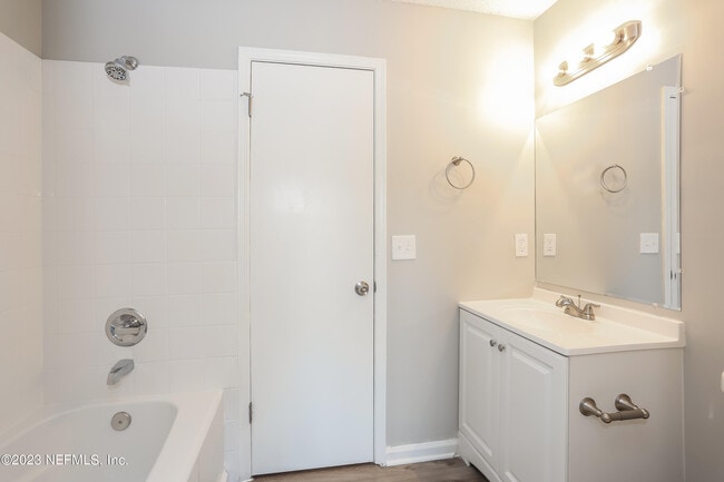 Building Photo - 1441 Kingfisher Ln N