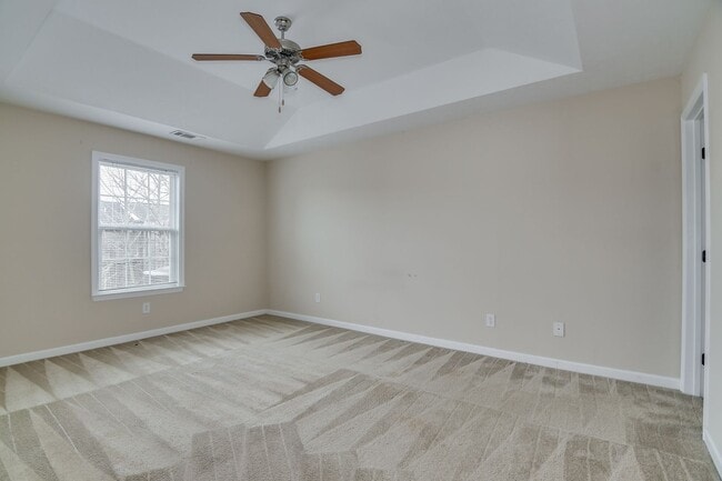 Building Photo - End Unit Townhome!