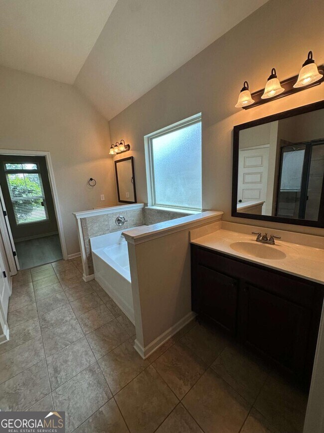 Building Photo - 852 Nevis Way