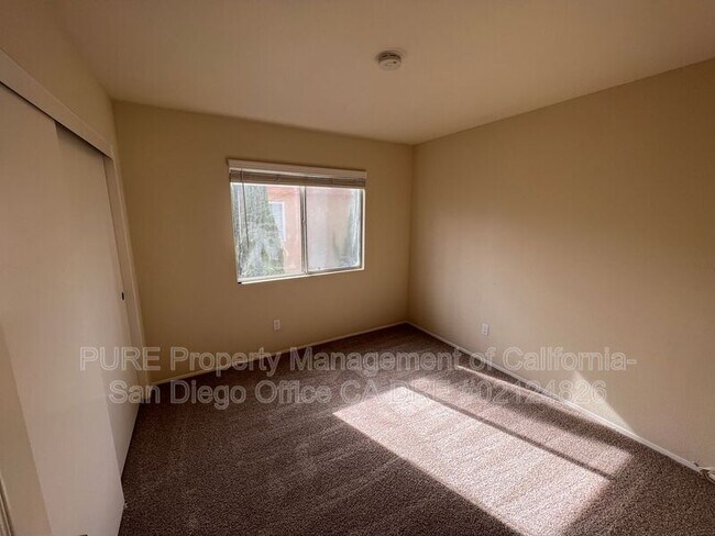 Building Photo - 564 Vista Miranda
