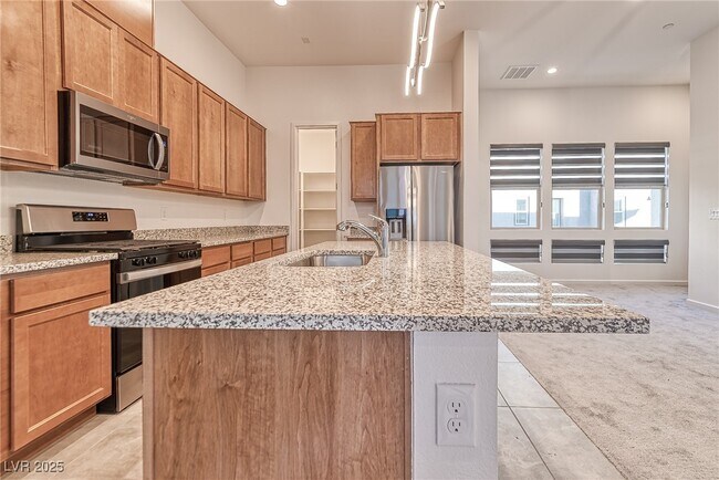 Building Photo - 643 Grey Saker St