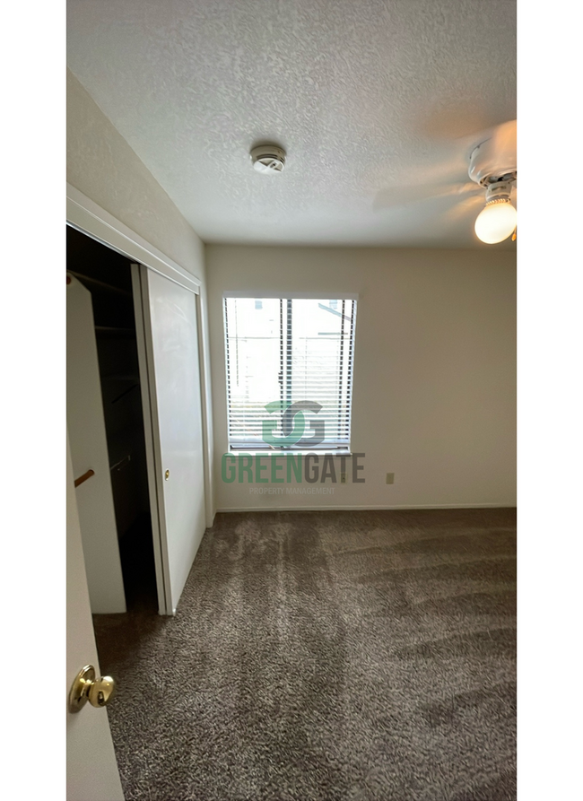 Building Photo - Gate Community 2 Bedroom Condo Availabilit...