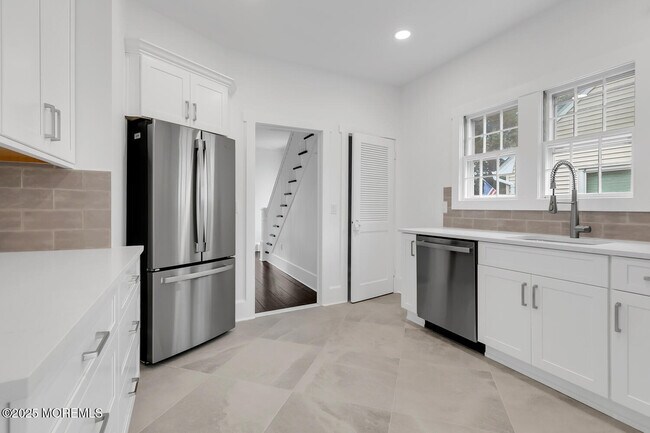 Building Photo - 18 Holly St