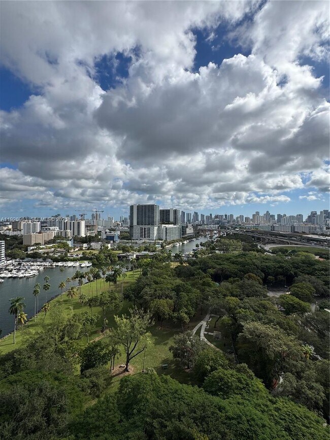 Building Photo - 1861 NW S River Dr