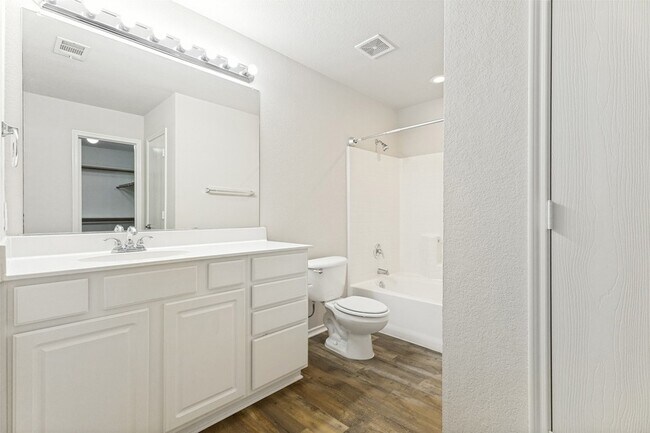 Building Photo - 556 Winbridge Ln
