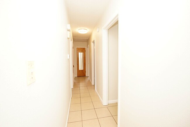Building Photo - 260 Glenview Ave