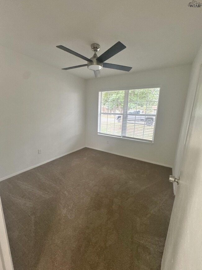 Building Photo - 4318 Hillsboro