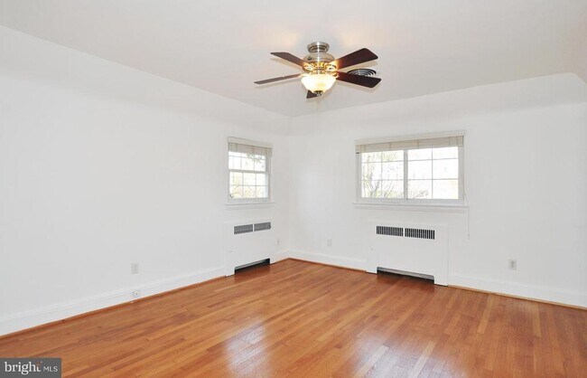 Building Photo - 4630 River Rd