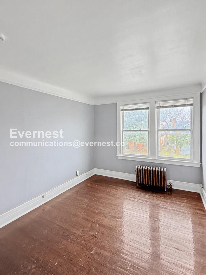 Building Photo - 9351 Woodside St