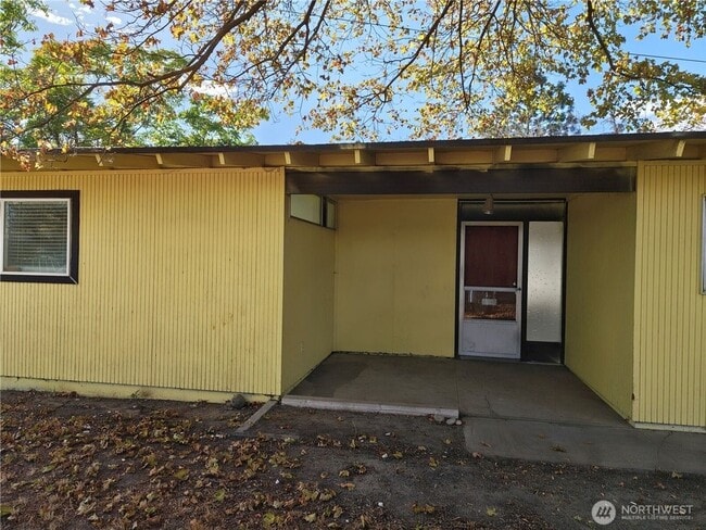 Building Photo - 207 March Dr NE