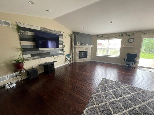 Building Photo - 230 S Legacy Way