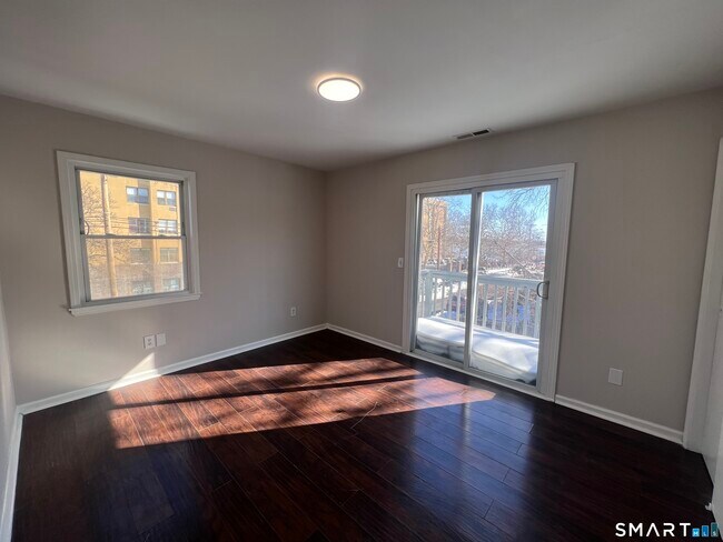 Building Photo - 93 Shell St