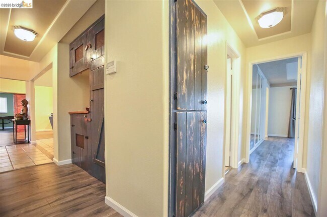 Building Photo - 5545 Drakes Ct