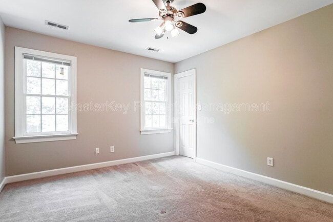 Building Photo - 2304 Knoll Ridge Ln