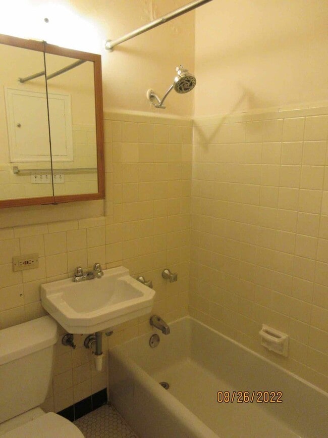 Building Photo - Available September 2026 Large Remodeled 1 Bedroom Apartment with Free Heat!