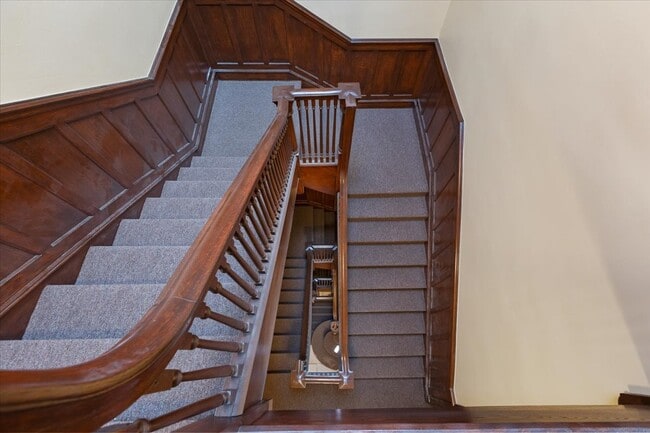 Building Photo - 442-444 E 48th St