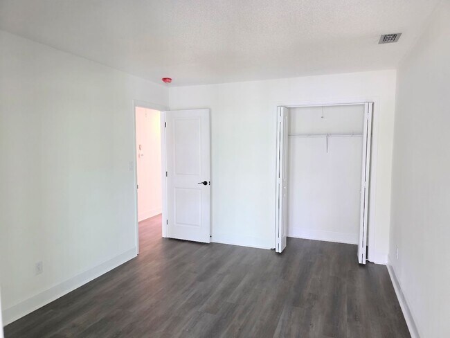 Building Photo - 2 bedroom, 2 bath condo in "The Islands"