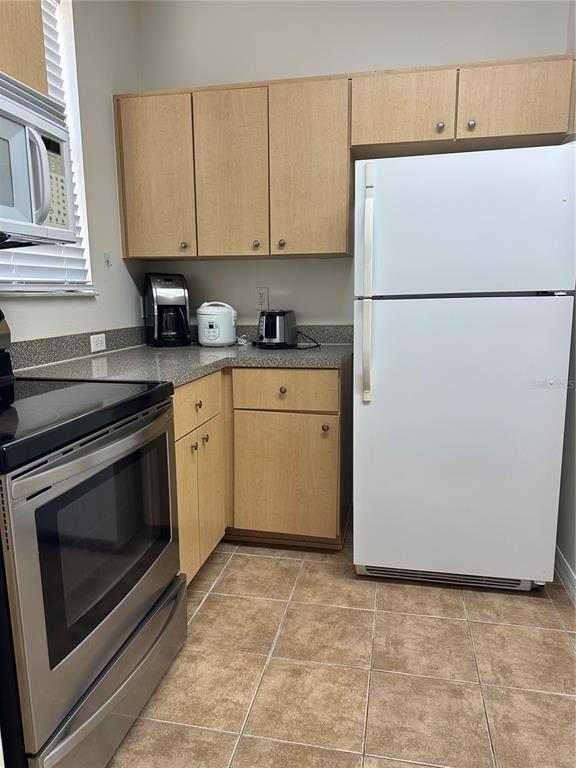 Building Photo - 1230 S Beach Cir