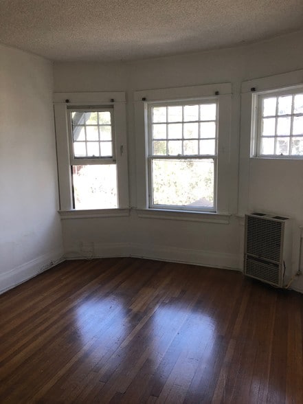 Building Photo - 937 N Benton Way