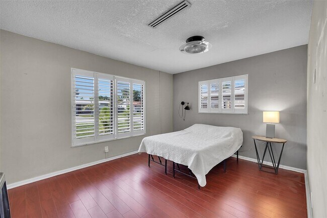 Building Photo - 1736 NW 38th St