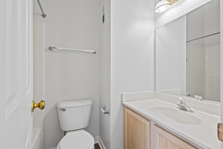 Building Photo - 12021 Shore View Dr