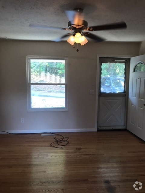 Building Photo - Updated Three Bedroom Duplex in Charleston