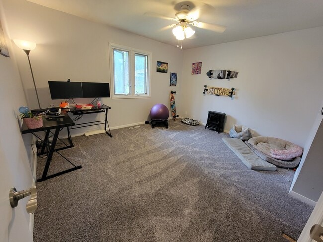 Building Photo - 512 Spruce Dr