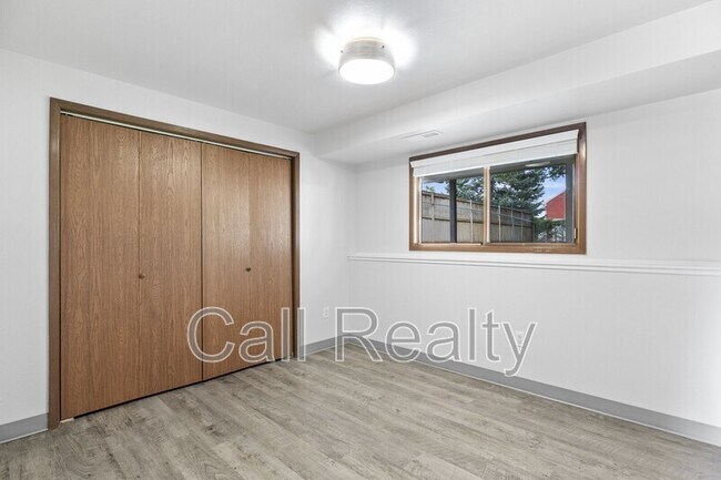 Building Photo - 1306 N Van Marter Rd