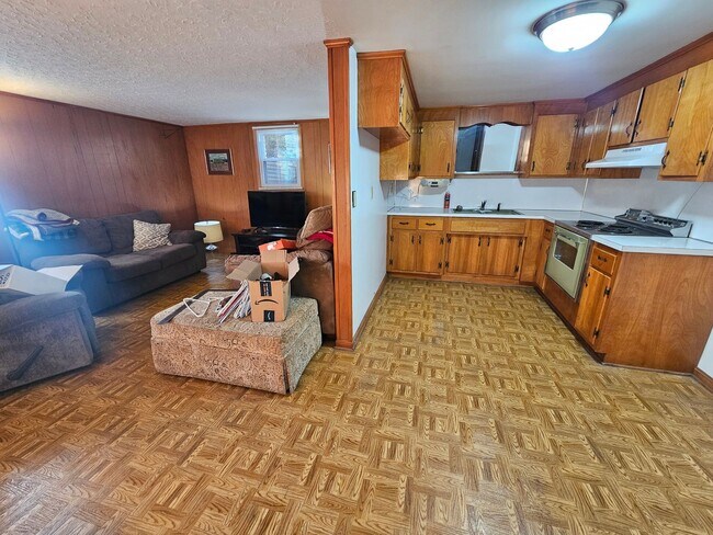 Building Photo - Christiansburg, 3 BR / 2.5 BA, Available A...