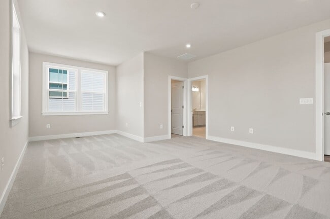 Building Photo - 625 Lipizzan Dr SW