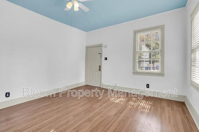 Building Photo - 299 Coming St