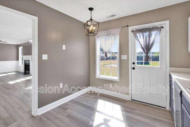 Building Photo - 304 Hawthorn Dr