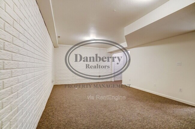 Building Photo - 3704 Willow Run Dr