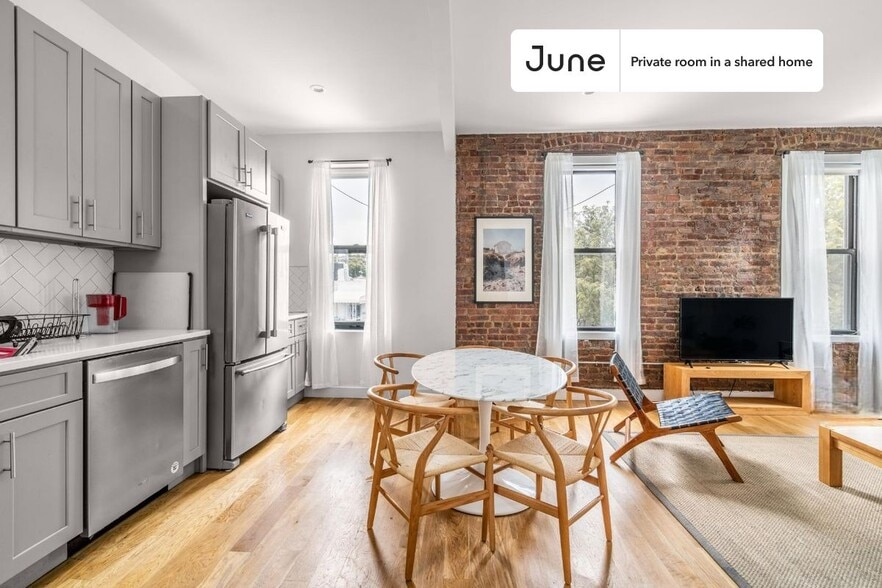 Building Photo - Room in Shared 5 bed/3 bath home in Ridgewood