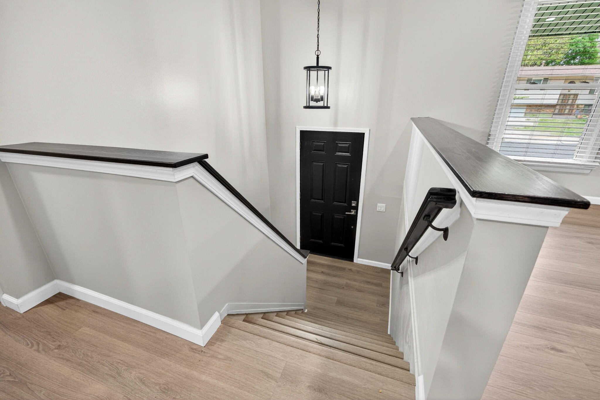 Stairs (Down) - 3200 Schaffner Dr