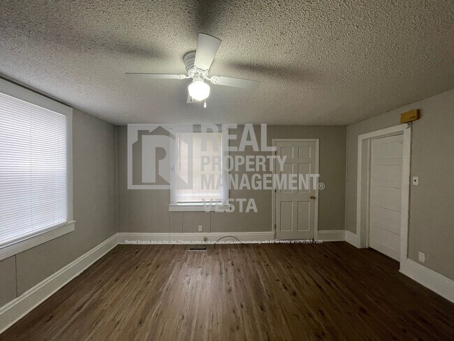 Building Photo - 110 W Ridge Cir