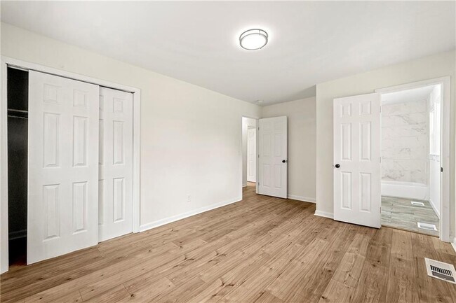 Building Photo - 3981 Rutgers Dr SW