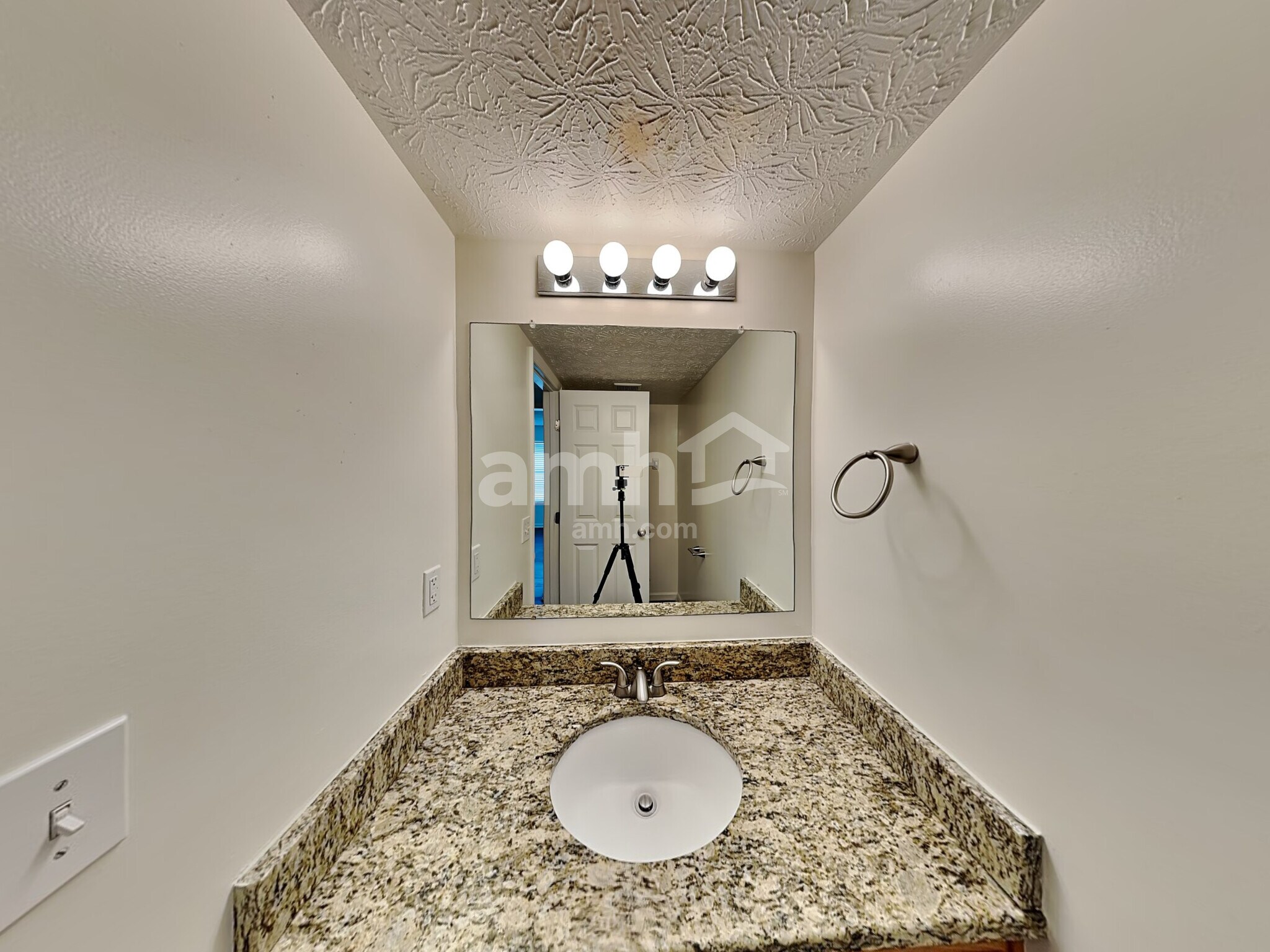 Building Photo - 1521 McKinney Ln