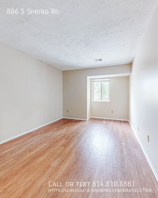 Building Photo - 886 S Spring Rd