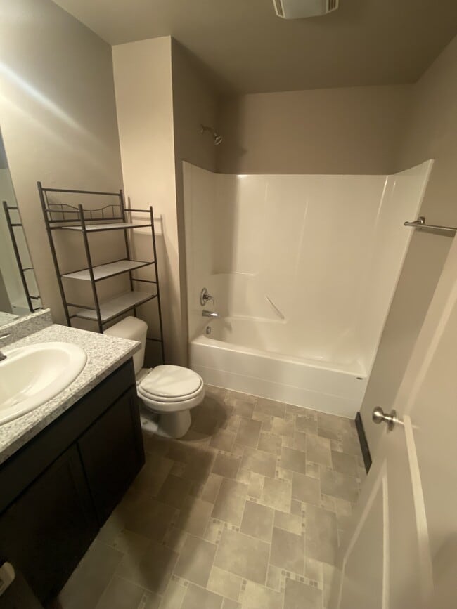 Building Photo - 3220 Savannah St