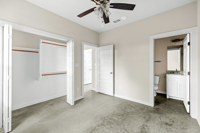 Building Photo - 2290 W Tarleton St