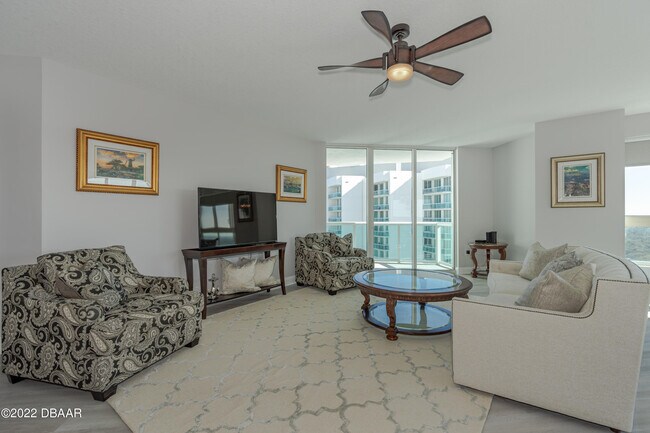 Building Photo - 241 Riverside Dr