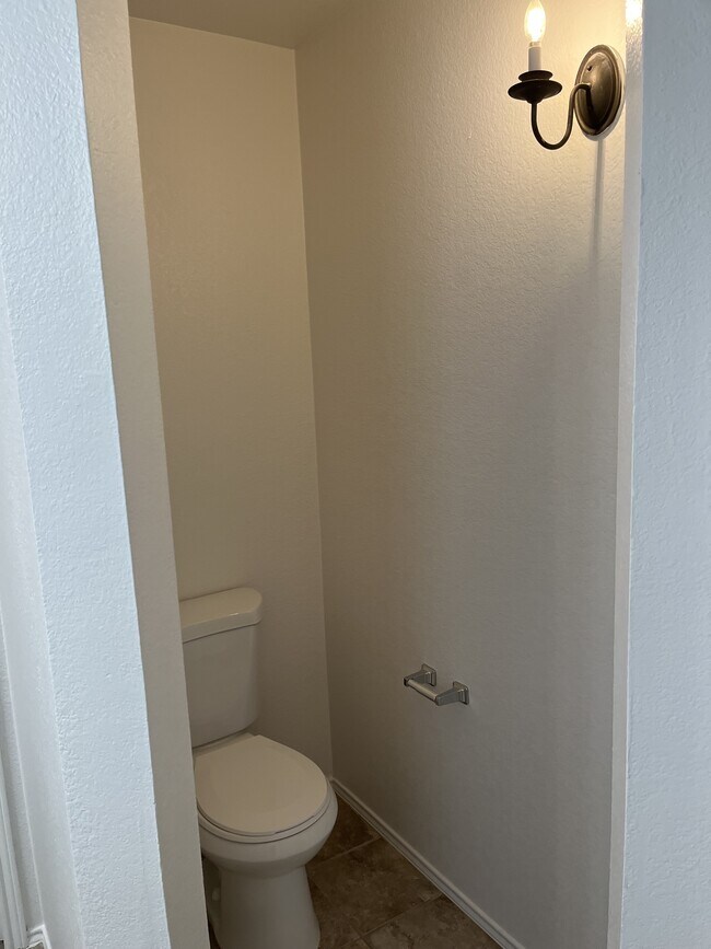 Building Photo - 4529 Blue Jay Ln