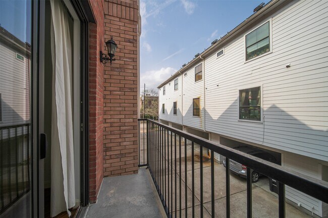 Building Photo - 202 McGowen St